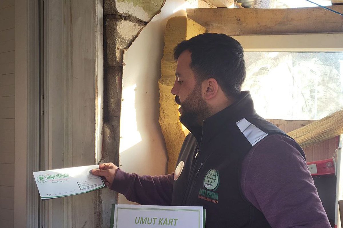 📍Van - Ramazan 2026 🌙

Umut Kervanı olarak Van'da Ramazan ayı öncesi ihtiyaç sahibi kardeşlerimize yönelik Sosyal Market’te geçerli olan “Umut Kart”ların dağıtımına başladık.