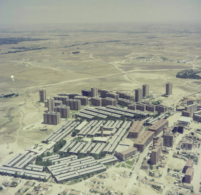 <a href="/JMDHortaleza/">Distrito de Hortaleza</a> desde el aire en el año ¡¡¡1972!!! ¿Alguien se atreve a ubicar donde estaría su casa en semejante descampado?
Gracias a <a href="/HortalezaPV/">Hortaleza Periódico</a> por las imágenes
⬇️⬇️⬇️
📸🎥📸