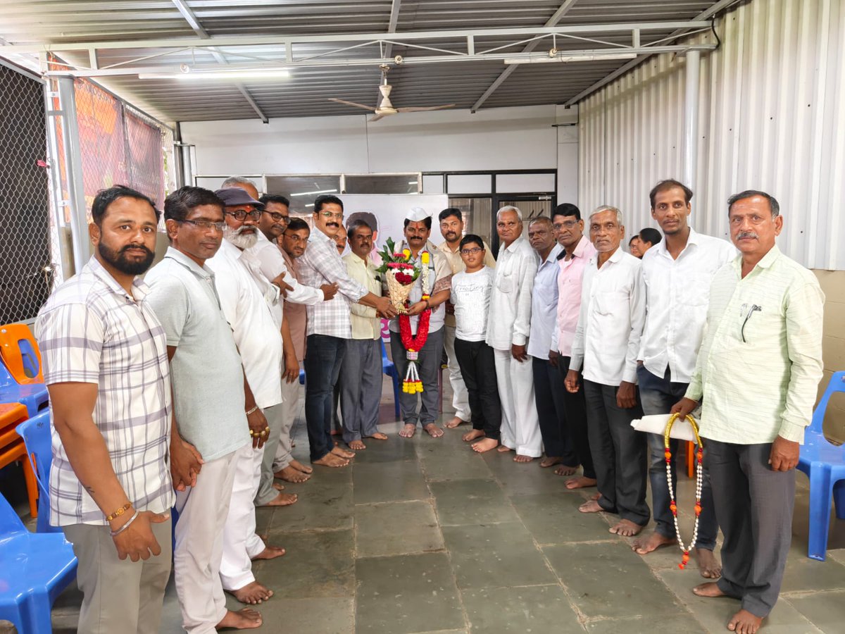 amolasarade's tweet image. ಪಟ್ಟಣಕಡೋಲಿ ಜಿಲ್ಲಾ ಪಂಚಾಯತ ಚುನಾವಣೆಯಲ್ಲಿ  ಶ್ರೀ ಮಹೇಶ  ಪಾಟೀಲ ಅವರು ಸುಮಾರು 7000 ಮತಗಳ ಅಂತರದಿಂದ ಅಭೂತಪೂರ್ವ ಆಯ್ಕೆಯಾಗಿದ್ದಾರೆ ಅವರಿಗೆ ತುಂಬು ಹೃದಯದ ಅಭಿನಂದನೆಗಳು 
ಅವರನ್ನು ಗೆಳೆಯರ ಬಳಗದಿಂದ ಹೃತ್ಪೂರ್ವಕವಾಗಿ ಸತ್ಕರಿಸಲಾಯಿತು 

#maharashtra 
#zp 
#zpelection 
#zpelection2026 
#pattankadoli 
#mpsarakar