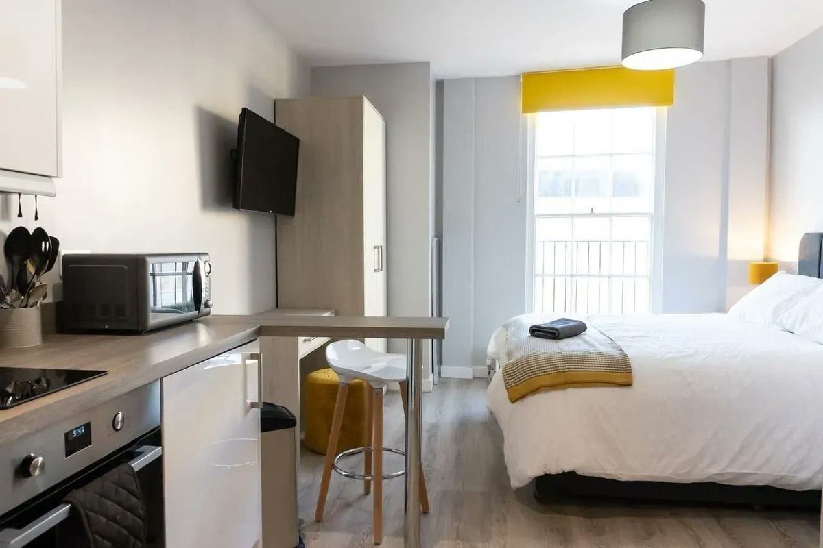 staylets1's tweet photo. Why settle for basic when you can stay better? ๐งก
Hand-picked #servicedapartments in prime locations โ perfect for #businesstrips, #weekendbreaks & long stays.
Comfort. Style. Seamless booking.
Book your next stay:
๐ +44 (0)330 107 5622
๐ https://t.co/cUq4jLSOib https://t.co/YFF8MwJzvs