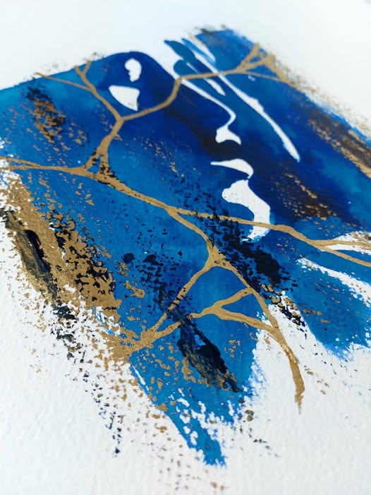 Non mi aggiustare, 
che io con le cose rotte ci faccio la poesia.

(Gloria Momoli)

Acquerello e vernice oro di Floriana Porta - "Kintsugi"

#BuongiornoATutti 🍀☀️☕️