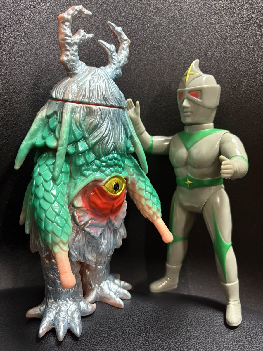 ミラーマンの怪獣のデザイン、ほんま好き。このウルトラマンとの差別化