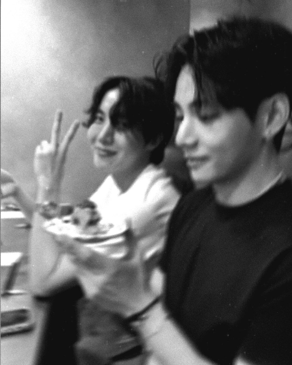 violmemory's tweet image. My babies 🥹🩶
#JHOPE #teahyung