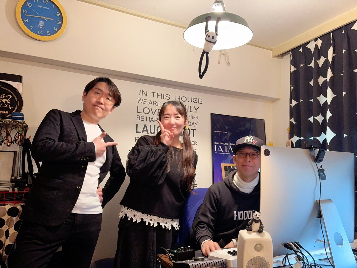 riautaroom's tweet photo. 今日は、
田村信二さんのスタジオにお邪魔して、
オリジナルソングのレコーディングをしてきました🥰
緊張しつつも楽しかった〜❣️

田村さん✨️
私の声にピッタリな素敵な楽曲を作って下さり、本当にありがとうございましたっ❣️

LIVEでは、みんなに(*´▽｀*)ﾉ))ﾌﾘﾌﾘしてノッてもらいたいぞっ❣️ https://t.co/A3AAEFm6qI