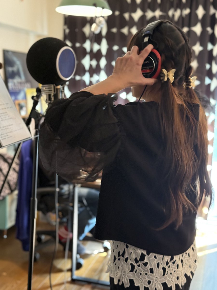 riautaroom's tweet photo. 今日は、
田村信二さんのスタジオにお邪魔して、
オリジナルソングのレコーディングをしてきました🥰
緊張しつつも楽しかった〜❣️

田村さん✨️
私の声にピッタリな素敵な楽曲を作って下さり、本当にありがとうございましたっ❣️

LIVEでは、みんなに(*´▽｀*)ﾉ))ﾌﾘﾌﾘしてノッてもらいたいぞっ❣️ https://t.co/A3AAEFm6qI