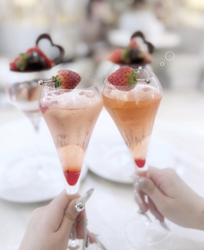 Mo_illll's tweet photo. お友達とこはちゃん連れてはっぴーばれんたいん♡してきました🍓🤍

#めるしゅがー https://t.co/cIGXbNjK0r