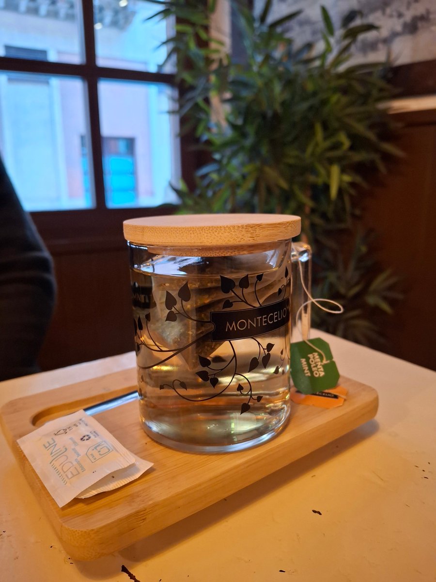 ¡Buenos días!
📆 Miércoles 18 de febrero.
🍵 Una menta poleo para empezar la jornada.
¿Te apuntas?
🎯 laboticaindiana.com
📷 La Botica Indiana de la Plaza Mayor, en #Gijón.