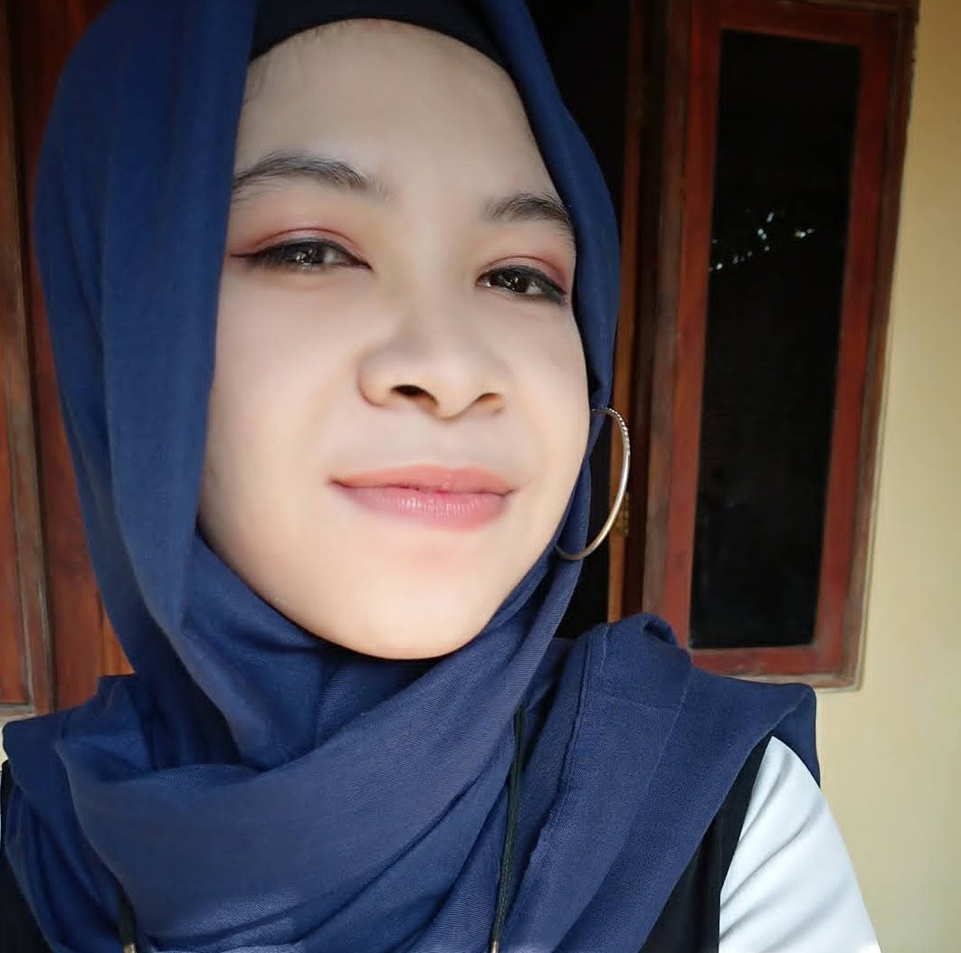 SLicanli's tweet photo. @Tsiberia Maaf ya biarpun saya tidak cantik tapi saya manis kayak gula.biarpun saya hitam tp saya eksotis.biarpun saya gak oplas tapi wajah saya simetris gak pake tanam benang atau filter atau perawatan oprasi plastik lainnya.maaf ya kalau saya di bully saya tidak bunuh diri cuaxxx🤭 cwiw https://t.co/tJZL2I6SUs