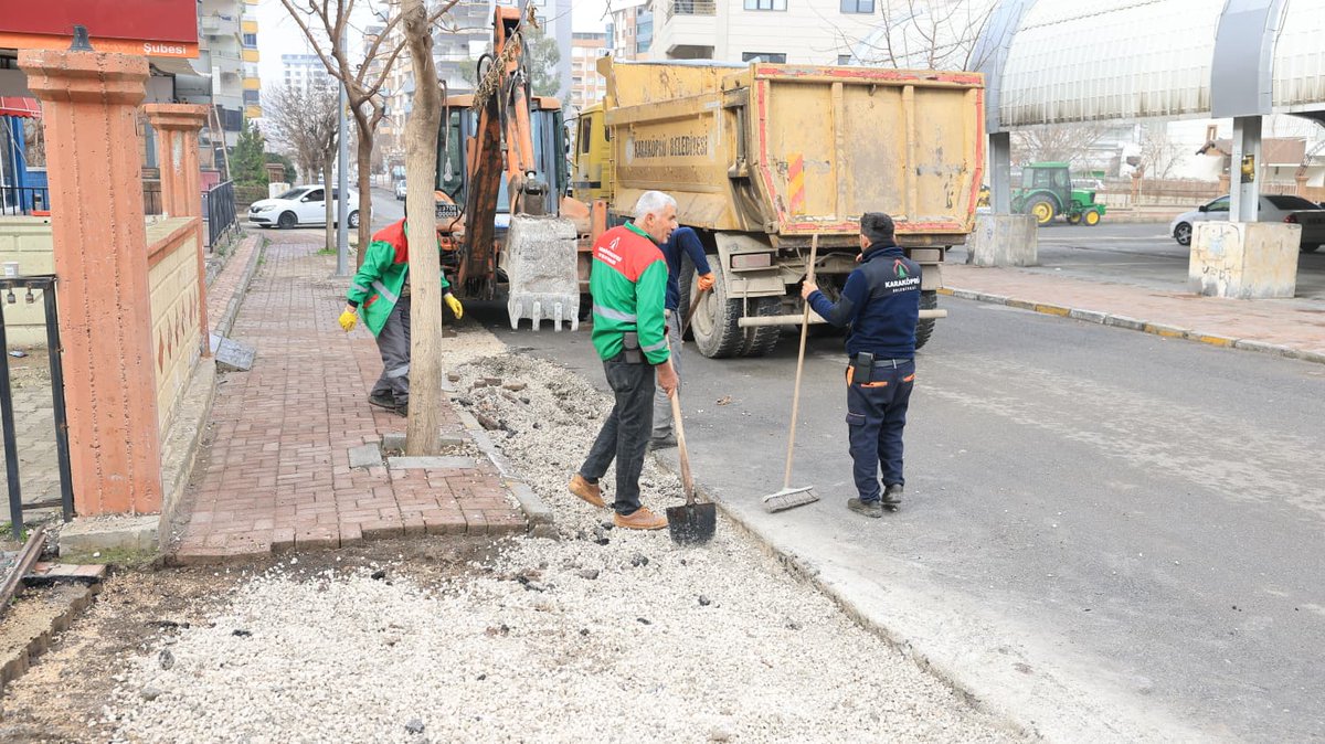 📍 Şenevler Mahallesi

Belediye Başkanımız Nihat Çiftçi, Fen İşleri Müdürlüğümüzün yürüttüğü onarım faaliyetlerine ilişkin saha incelemesinde bulundu.

#Şanlıurfa #Karaköprü
#KaraköprüBenimEvim