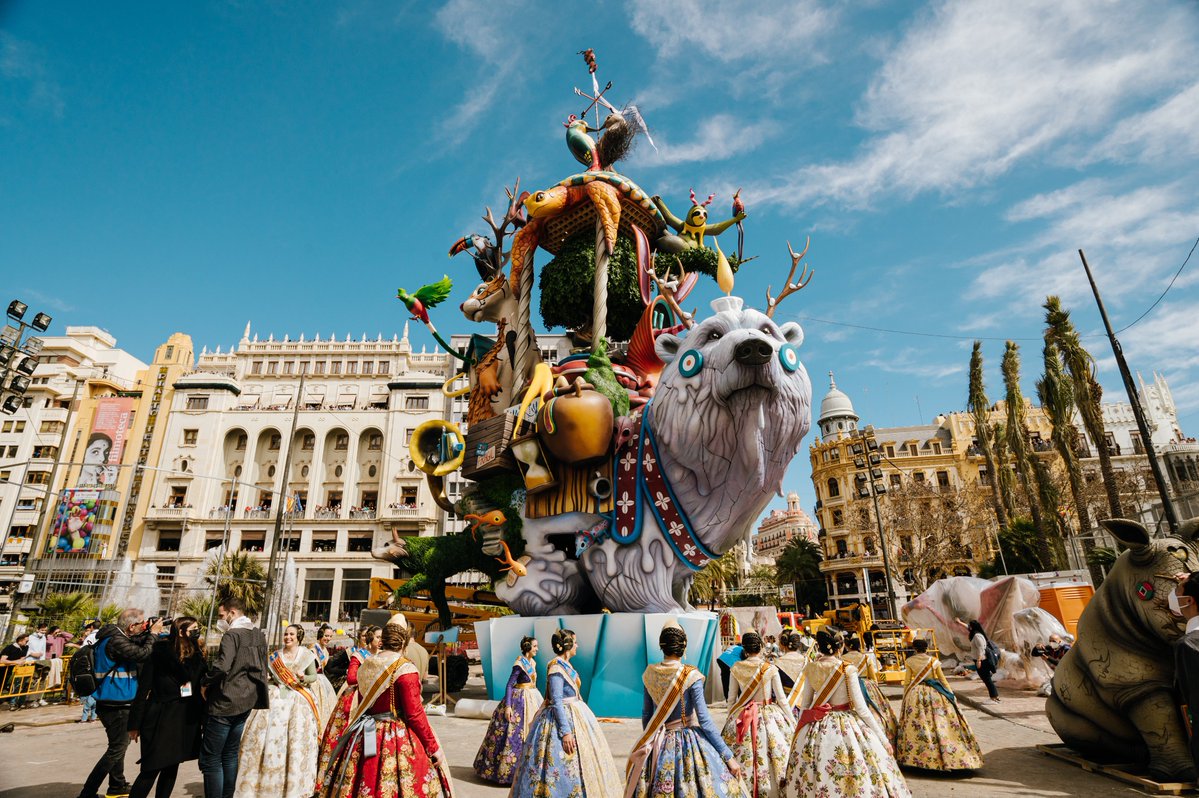 ¿Sabías que este año las Fallas cumplen 1⃣0⃣ años como #PatrimonioInmaterialDeLaHumanidad?💥

Hazte con el programa completo de las #Fallas26 👇

visitvalencia.com/fallas?utm_sou…

#VisitValència #València #MejorEstaVida