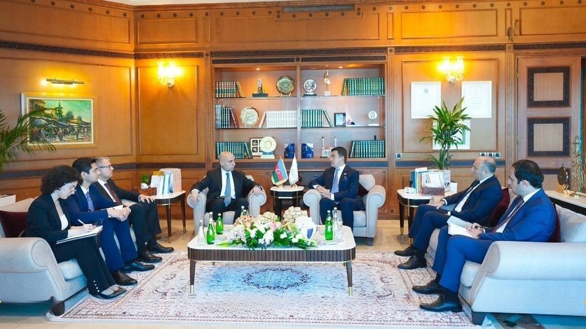 EminAmrullayev's tweet photo. Ötən gün İslam Dünyası Təhsil, Elm və Mədəniyyət Təşkilatının (ICESCO) baş direktoru Salim bin Məhəmməd əl-Malikin dəvəti ilə təşkilatın baş qərargahında görüşdük.
 
Görüşdə iki qurum arasında mövcud əməkdaşlıq çərçivəsində həyata keçirilən fəaliyyətlər və inkişaf perspektivləri ətrafında fikir mübadiləsi apardıq.