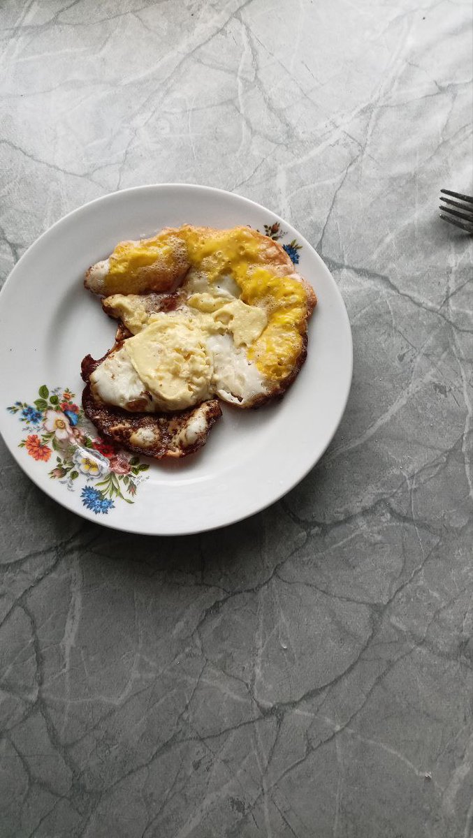 serdg95's tweet photo. I decided to try deep-frying eggs for the first time, and they turned out very tasty.👍☹️
#food #deepfriedeggs https://t.co/ICRbyw1b7J