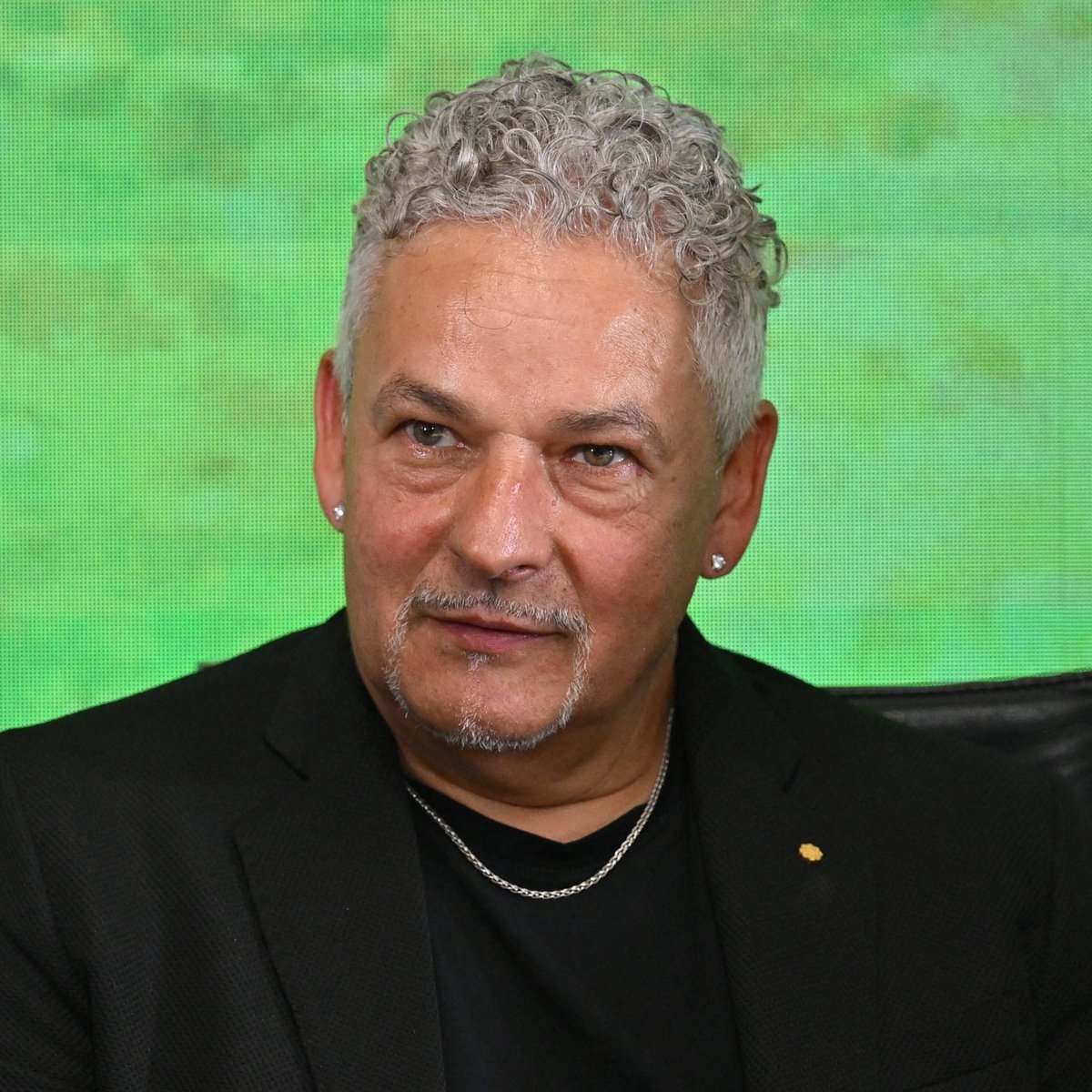 🗣️ Roberto Baggio: “Futbolcuları sahada yargılamayı hoş bulmuyorum, bu yüzden televizyon yorumculuğu yapmıyorum.

Üç tane bile çalım atamamış insanların ekranlarda oyuncuları yerden yere vurduğunu görüyorum.”