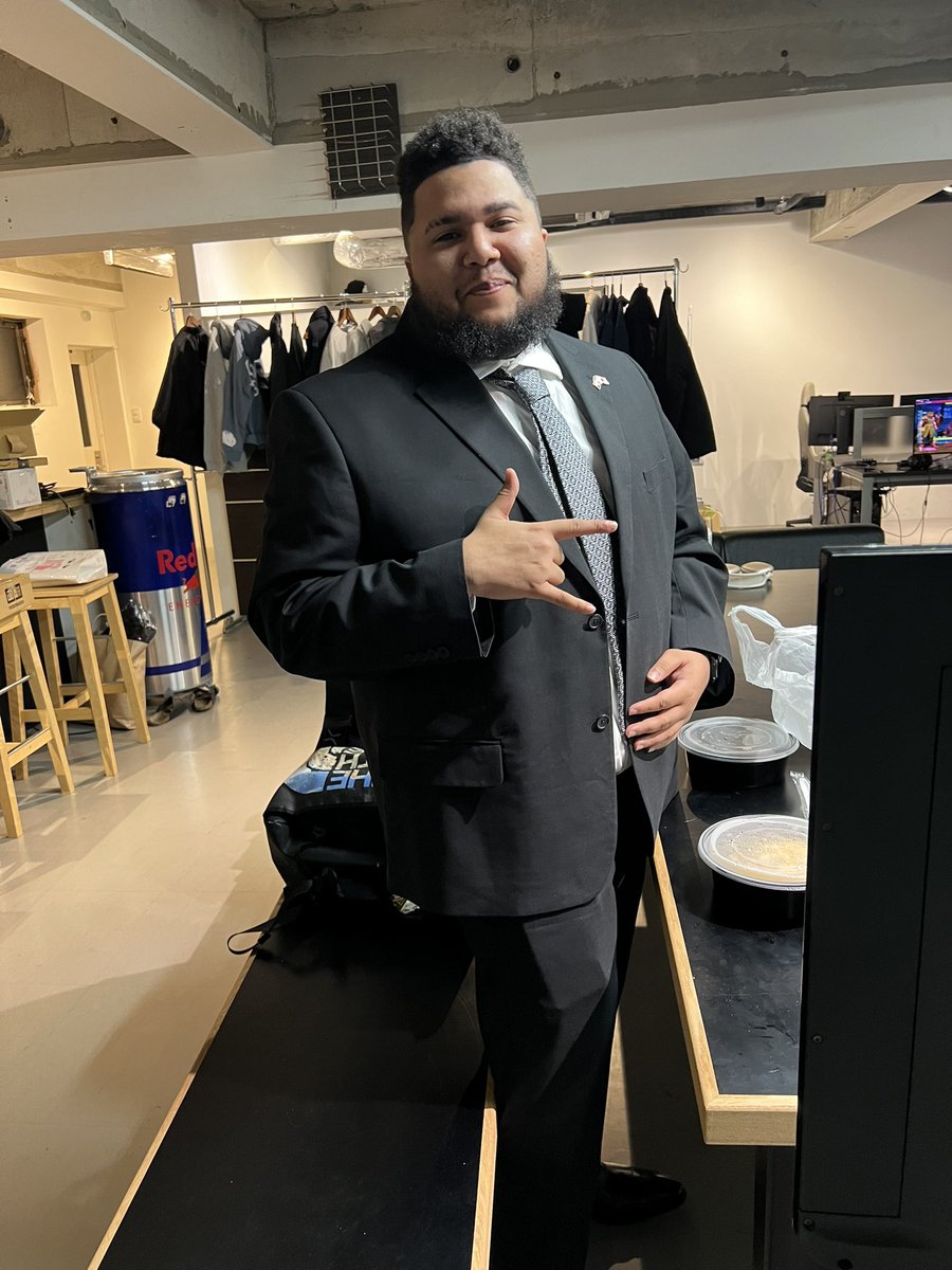 gachikun0423's tweet image. スーツ似合っとるやん〜