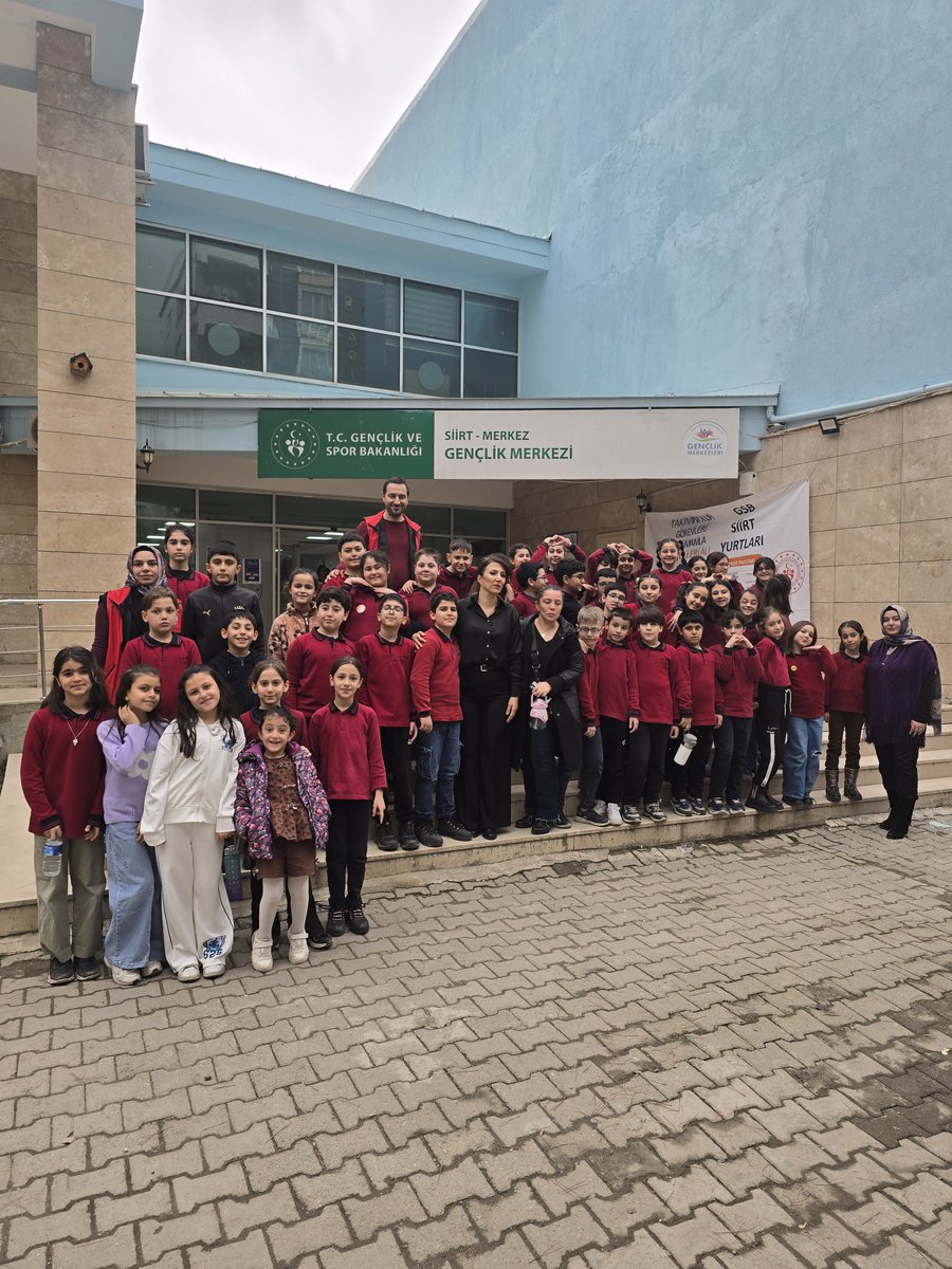 Bugün Şehit Polis Hayrettin Şişman Ortaokulu öğrencilerini Gençlik Merkezimizde ağırlayarak hem merkezimizi tanıttık hem de birbirinden eğlenceli aktiviteler gerçekleştirdik.