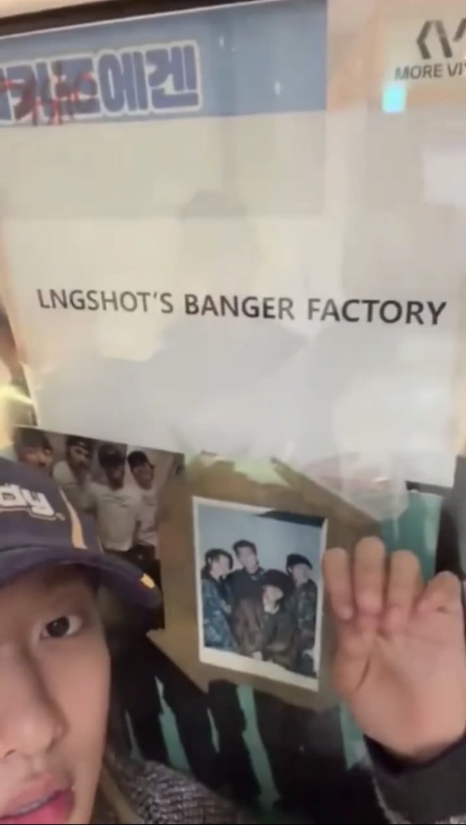 aomgh1ghrarea's tweet photo. Lngshot have their own office room in More Vision building and it’s called Lngshot’s Banger Factory 😂 https://t.co/T1bF57IczN