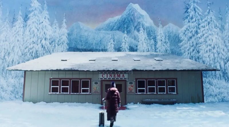 moviebreak_de's tweet photo. Arthouse × Slasher: Neuer MUBI-Meta-Horror zeigt erste Bilder. Mutiges Experiment oder kalkulierter Hype? 🎬🔪
https://t.co/nvYi09mt6L
#Horror #MetaHorror #MUBI #FilmNews https://t.co/A3s5LXfNxw