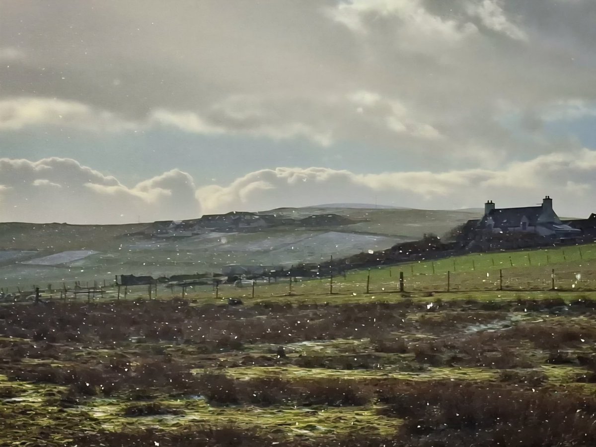 CatherineMMunro's tweet image. Sunshine and snow #Shetland