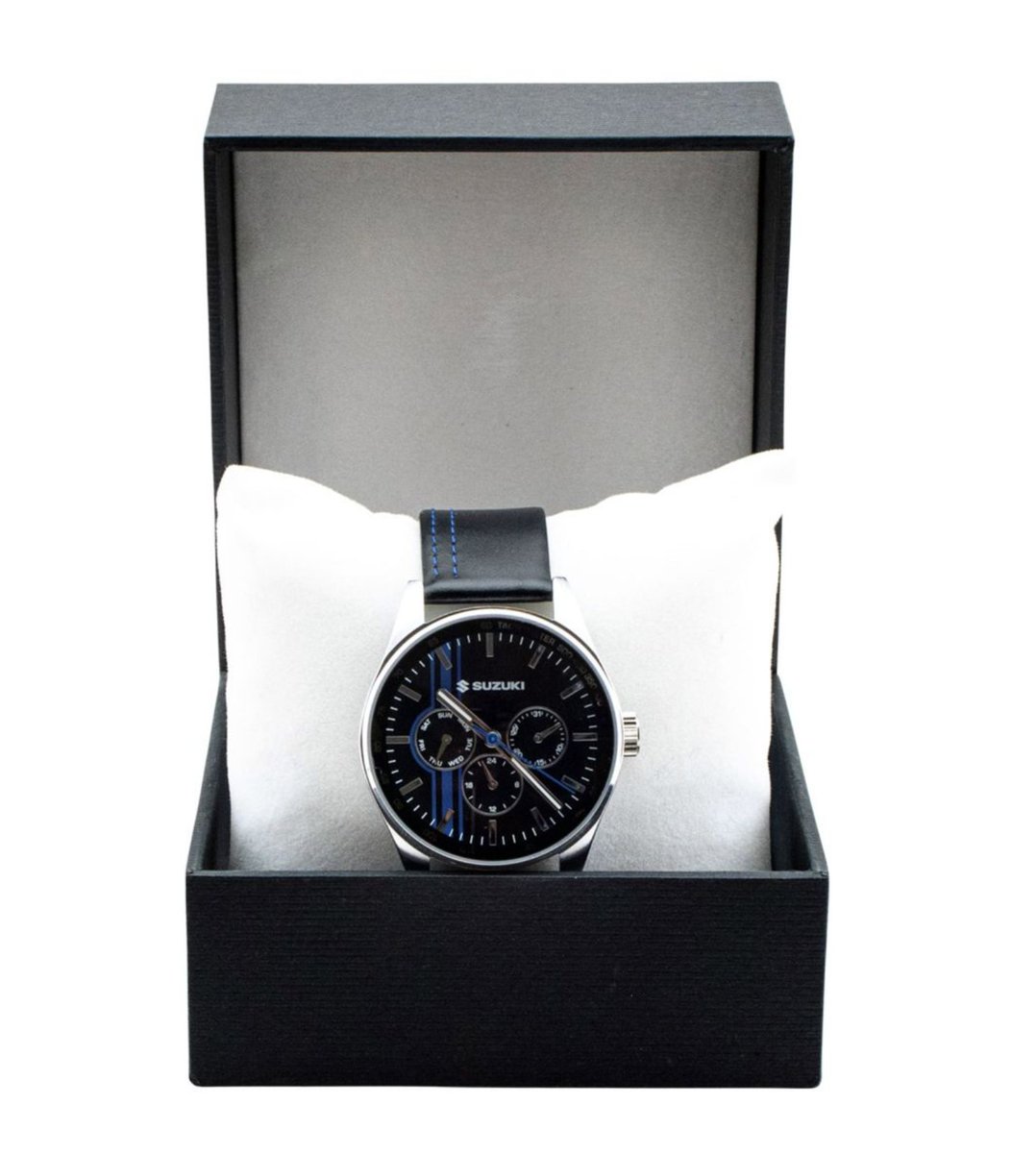 Regala o regálate este magnífico reloj con caja de metal y esfera negra con correa de piel negra. Échale un vistazo en directo, ve a tu concesionario más cercano. No te resistas.

#SuzukiBoutique #SuzukiCollection