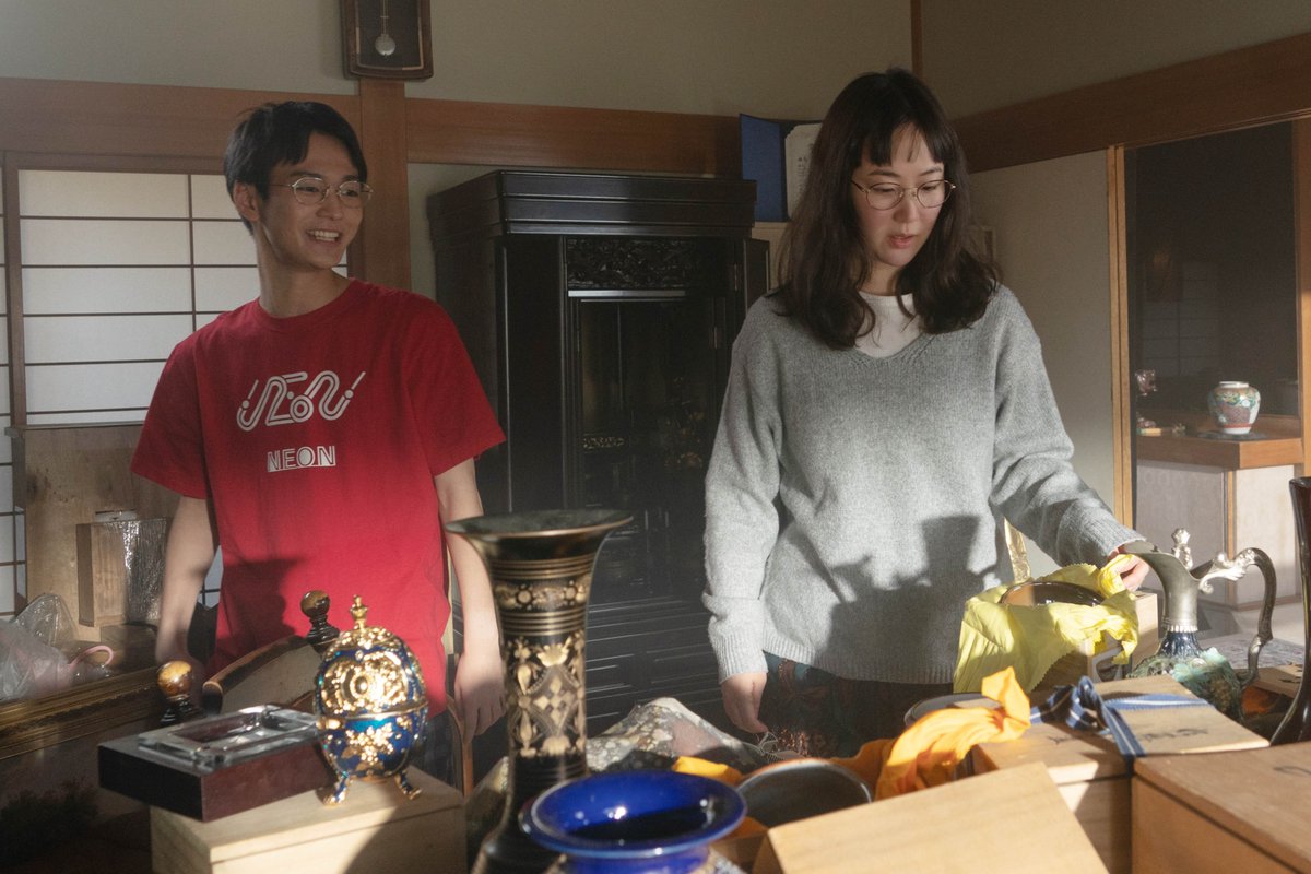 kurokiharu_ouen's tweet photo. #黒木華 さん最新情報

映画『#マジカル・シークレット・ツアー』
6月19日(金)全国公開

新場面写真が解禁されましたよ！

☆夫の横領と解雇を突然知った二児の母・和歌子役
（有村架純さん）
☆600万円の借金を抱えた研究者・清恵役
（黒木華さん）
☆貯金ゼロの未婚の妊婦・麻由役
（南沙良さん） https://t.co/QomuubhkLA