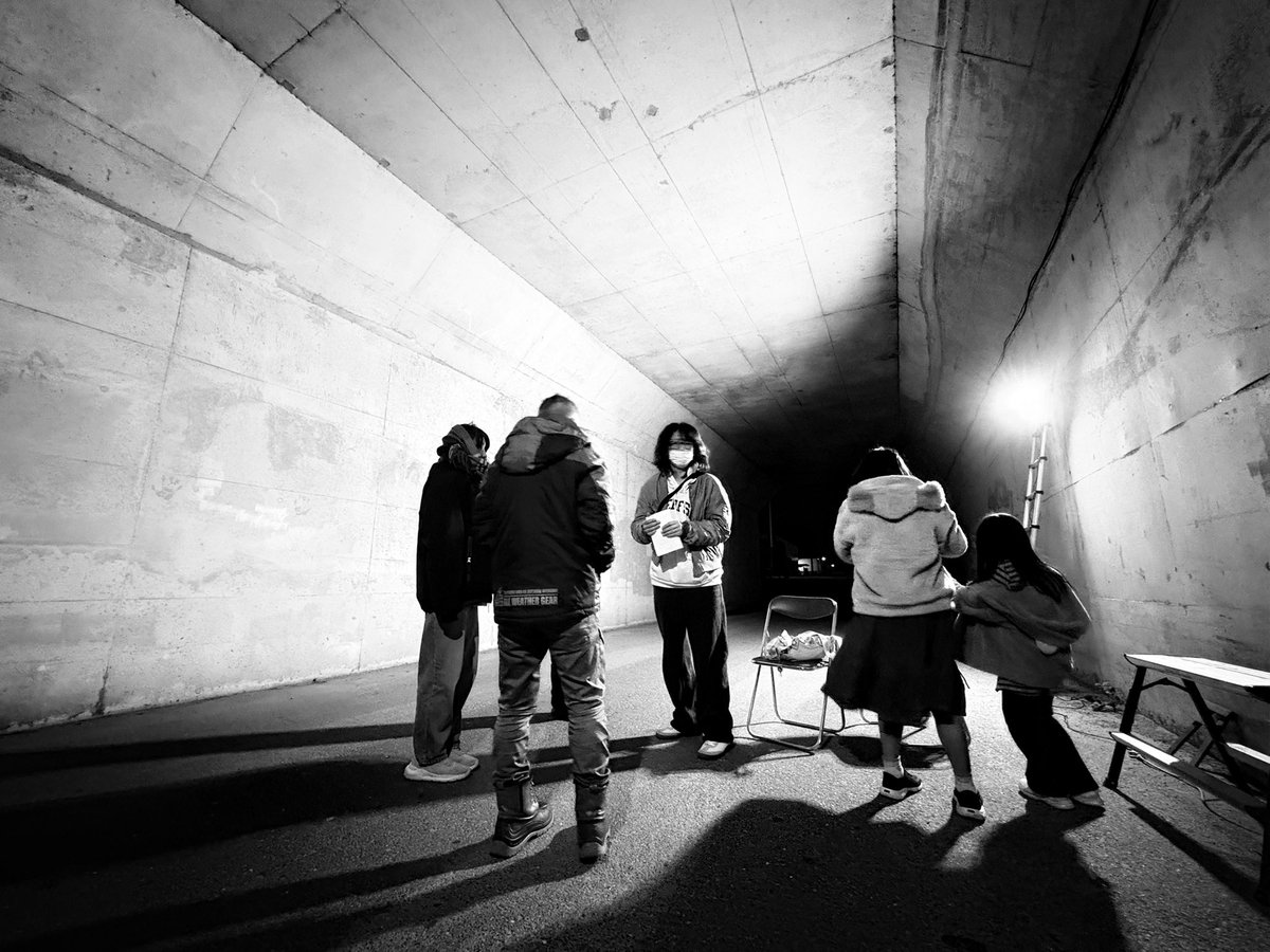 タイムラインに怪しいモノクロ写真が投稿される時期になりました笑 4月