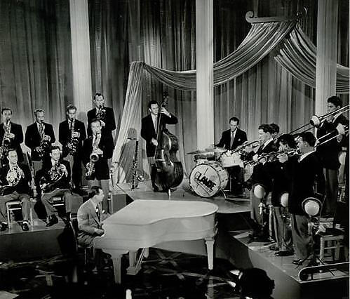 elsotaescala's tweet photo. #bersions
1300.- #TerryHall &amp; #Salad "Dream a Little Dream" -1995- (#FabianAndre, #GusKahn, #WilburSchwandt) #OzzieNelson and #HisOrchestra -1931-
https://t.co/RPUVhg6xvH https://t.co/VOFwUiBSq1