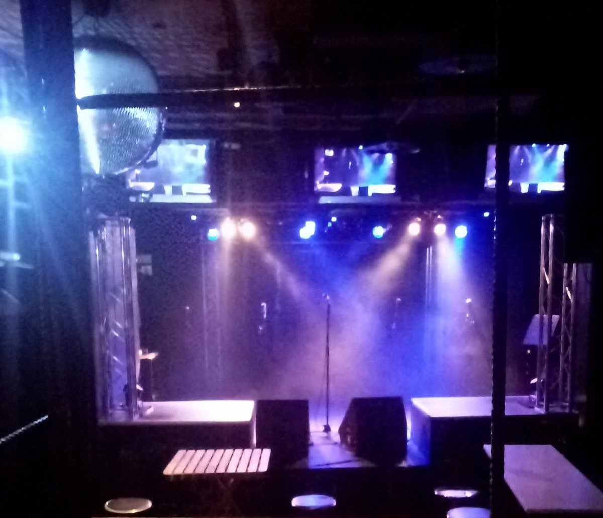 O_JAH_HiSA's tweet image. 皆様お仕事お疲れ様でした🙇‍♂️
本日は私は #栄 #TIGHTROPE でイベントの為 #バナナ珈琲 には居りませんが18:00〜STAFFがBAR営業してますので宜しくお願い致します🙇‍♂️

本日も バナナ珈琲 そしてTIGHT ROPE LIVEイベント宜しくお願い致します🙇‍♂️
#RIO #MN #1人バンドshogo #theKiiL