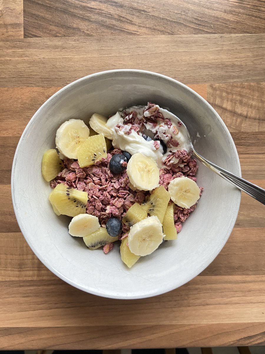 claesthete's tweet photo. müsli 😋💛 https://t.co/At1cq5dylw