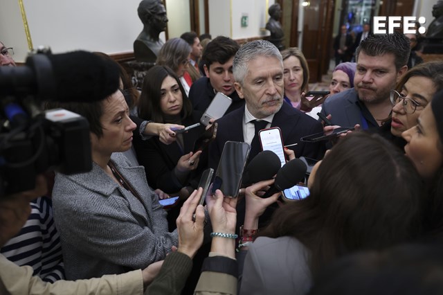 El ministro Marlaska dice que desconocía hasta ayer la "grave" denuncia contra el número 2 de la Policía.

efe.com/espana/marlask…