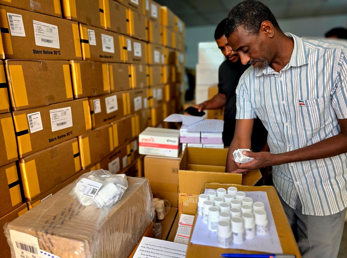 UNDP_Sudan's tweet photo. A joint UN convoy safely arrived in Dilling &amp; Kadugli, #SouthKordofan with urgent supplies for communities.

Working alongside @WFP_Sudan &amp; @UNICEFSudan, @UNDP delivered 70 metric tons of HIV, TB &amp; malaria medicines to sustain treatment pathways.

Full PR: https://t.co/ngoaoxT07O https://t.co/7qSK2Bxfe8