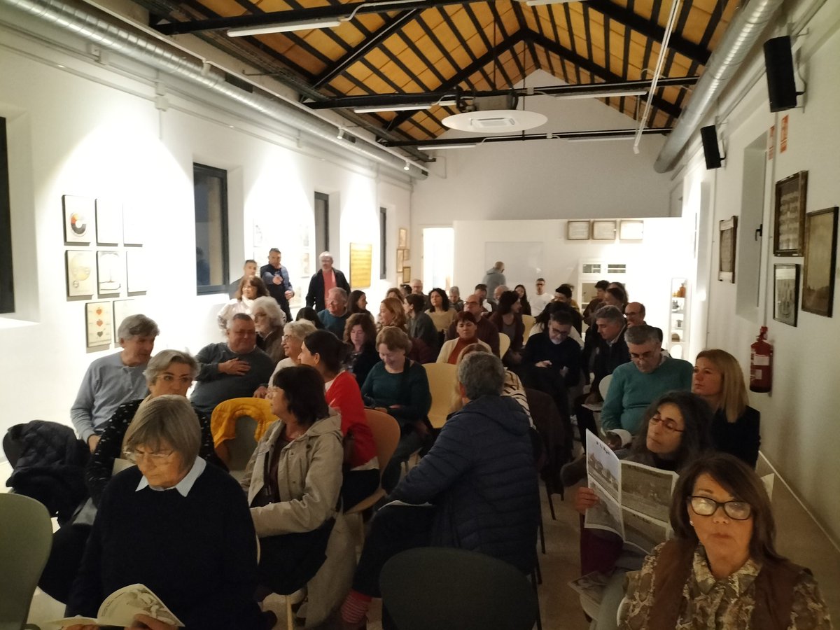 sindicatSTEI's tweet photo. Sentit homenatge a Josep Maria Llompart al Museu de l'Educació amb Llorenç Perelló, Cèlia Riba, Damià Pons i Carles Cabrera. Poesia, reflexió política i cultural i música per a refer les forces. Seguirem fidels al país i a la llengua💪 https://t.co/und4DneaAu
