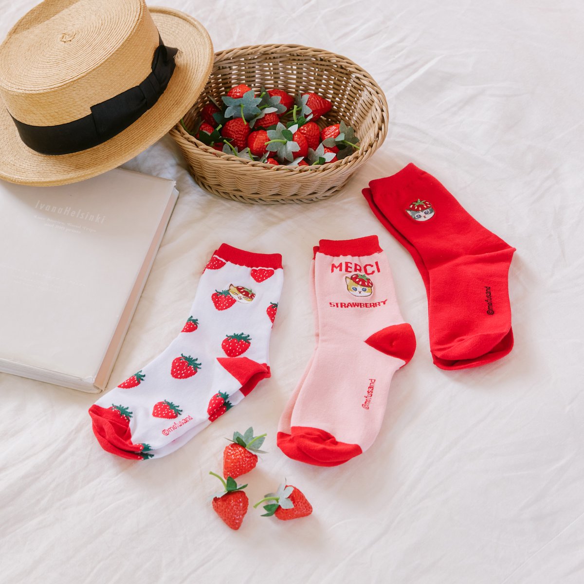 🍓2月21日発売 新グッズお知らせ🍓 「MERCI STRAWBERRY ソックス 22
