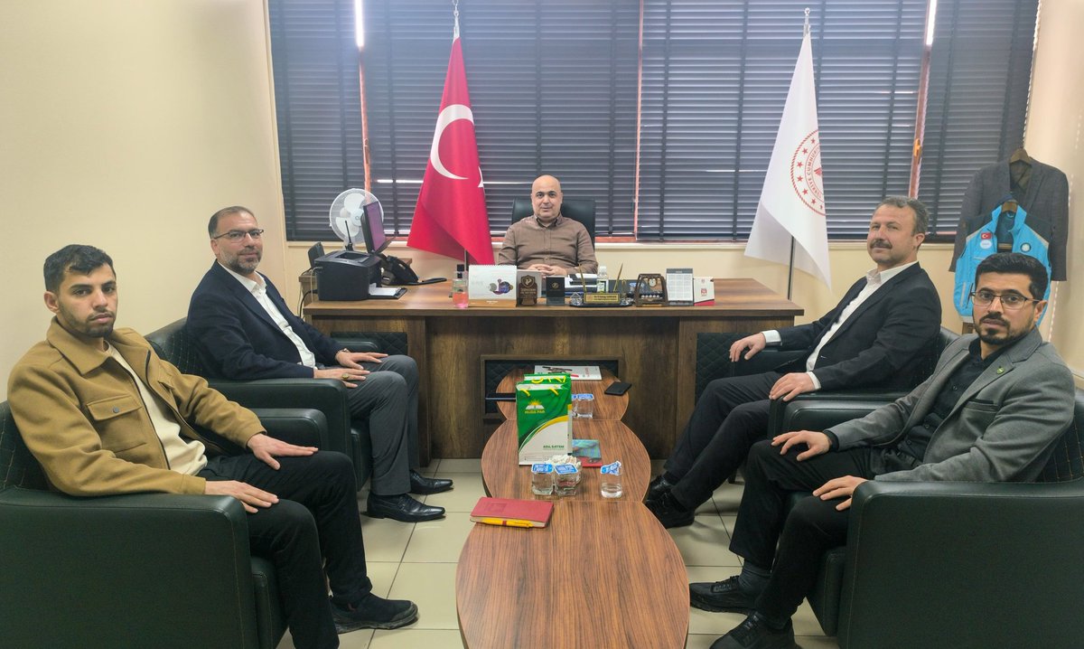 Şanlıurfa Acil Sağlık Hizmetleri Başkanı Dr. Yılmaz Gerger'i ziyaret ettik. 

Ziyaretimizde, Şanlıurfa’nın sorunları ve çözüm önerilerini ele aldığımız Şanlıurfa Özel platformumuz hakkında bilgilendirmelerde bulunarak, bu kapsamda hazırladığımız “Şanlıurfa’nın Sorunları ve Çözüm