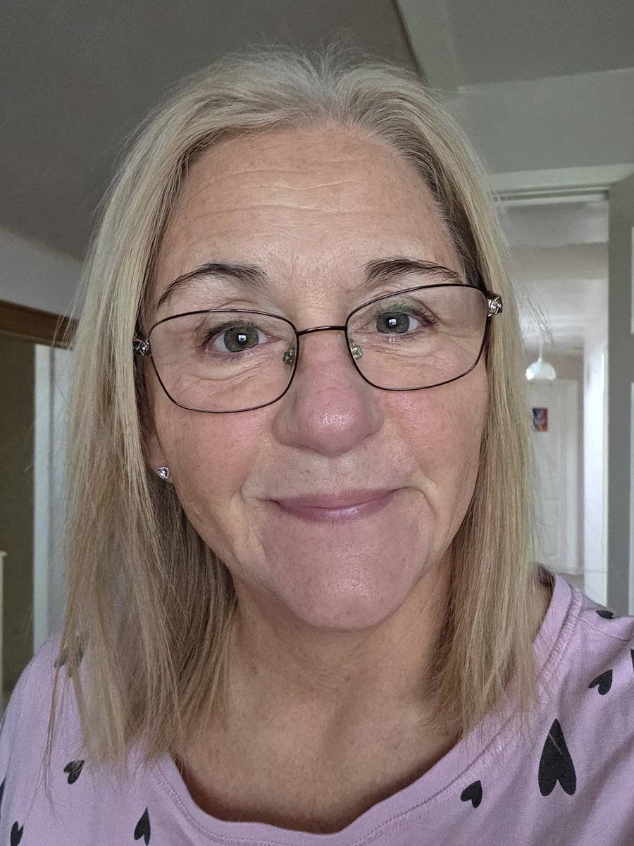 kaffi68's tweet image. OK..For those who have Dm'd saying 'you're a fake vane person you use filtas all the time' Oh and 'You're just 1 more person who is a fat 🐄 , damn ugly and boring af'  
Nothing vain or fake about this 📸  taken just now...straight out of bed! #allnatural  #yourewelcome