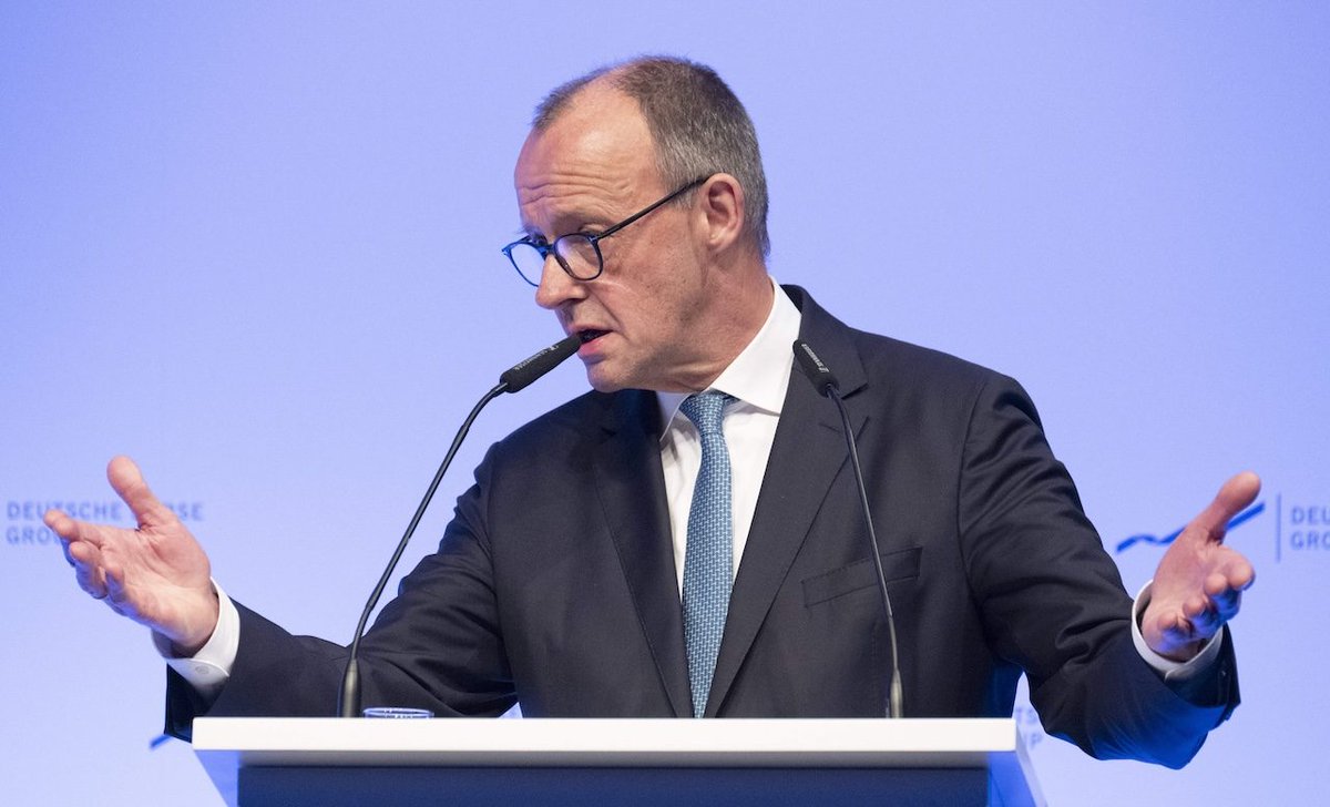 Euractiv's tweet image. Germany does not need same fighter jets as France, says Merz dlvr.it/TR1gJg