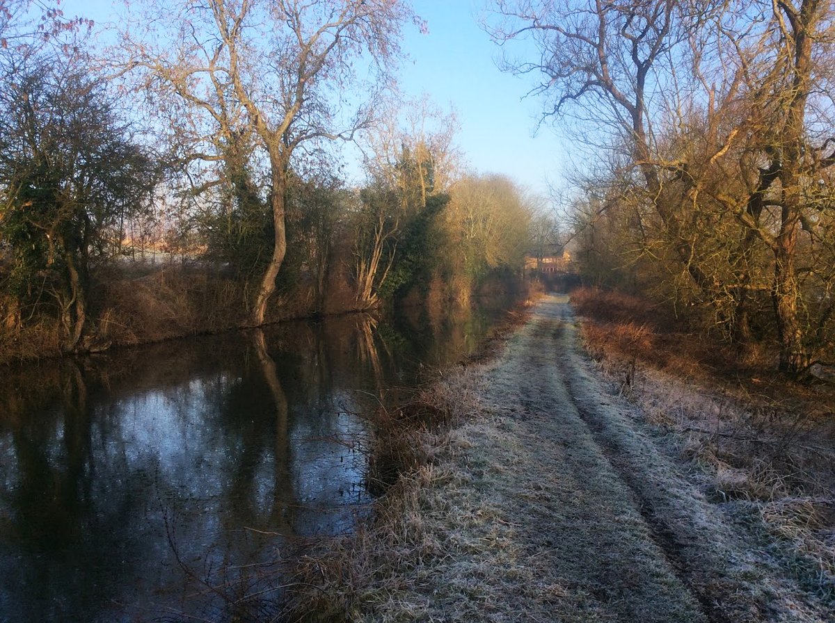 retired_tom's tweet photo. My photos from #February 2019
#iPadPhotos
@CanalRiverTrust #OxfordCanal #NellBridge #Aynho #Bridge #Narrowboat #Reflections #GoldenHour
#Canals & #Waterways can provide #Peace & #calm for your own #Wellbeing #Lifesbetterbywater #KeepCanalsAlive https://t.co/GGPXjbFB9U