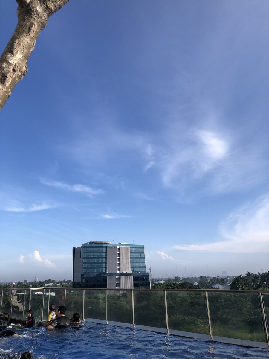 _shellaputri's tweet photo. Do you have a picture of the color blue 💙 ?
Foto 1 : Nusa Penida, Bali
Foto 2 : Hotel around Jakarta
Foto 3 : Pulau Sabang
Foto 4 : Danau Toba https://t.co/VPmZNkwUYf