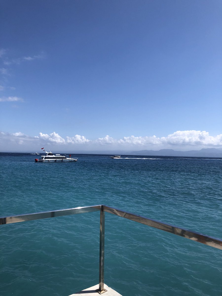 _shellaputri's tweet photo. Do you have a picture of the color blue 💙 ?
Foto 1 : Nusa Penida, Bali
Foto 2 : Hotel around Jakarta
Foto 3 : Pulau Sabang
Foto 4 : Danau Toba https://t.co/VPmZNkwUYf