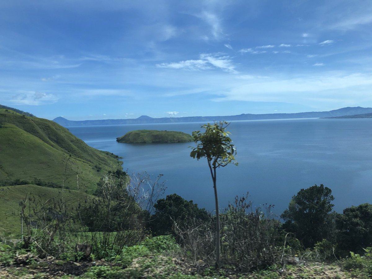 _shellaputri's tweet photo. Do you have a picture of the color blue 💙 ?
Foto 1 : Nusa Penida, Bali
Foto 2 : Hotel around Jakarta
Foto 3 : Pulau Sabang
Foto 4 : Danau Toba https://t.co/VPmZNkwUYf