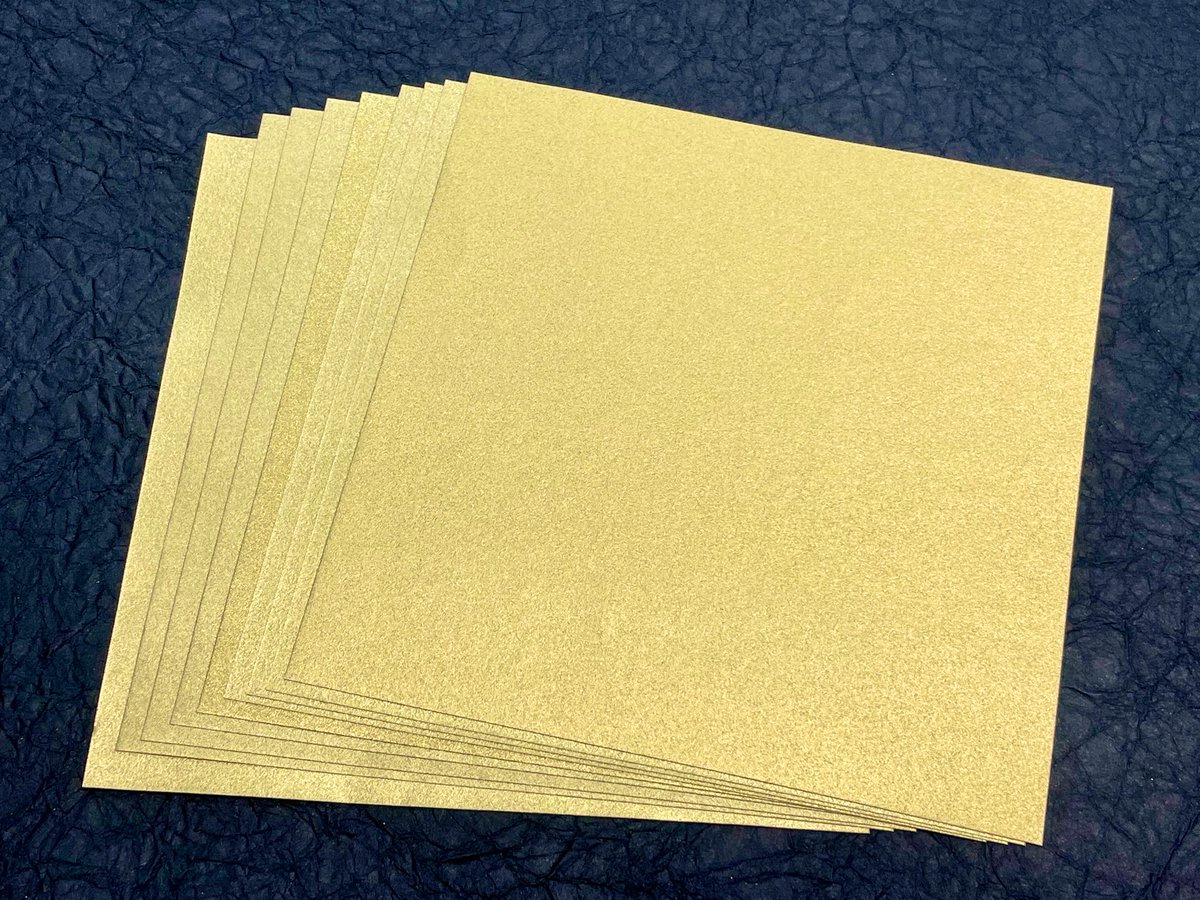 只今４F染め工房で染めた金障子紙を15cmのおりがみサイズにして10枚550円（税込）で店頭にてお試し販売しております。
評判が良ければ定番になるかも...？
よろしくお願い致します。
＃おりがみ会館
＃紙染め工房 より