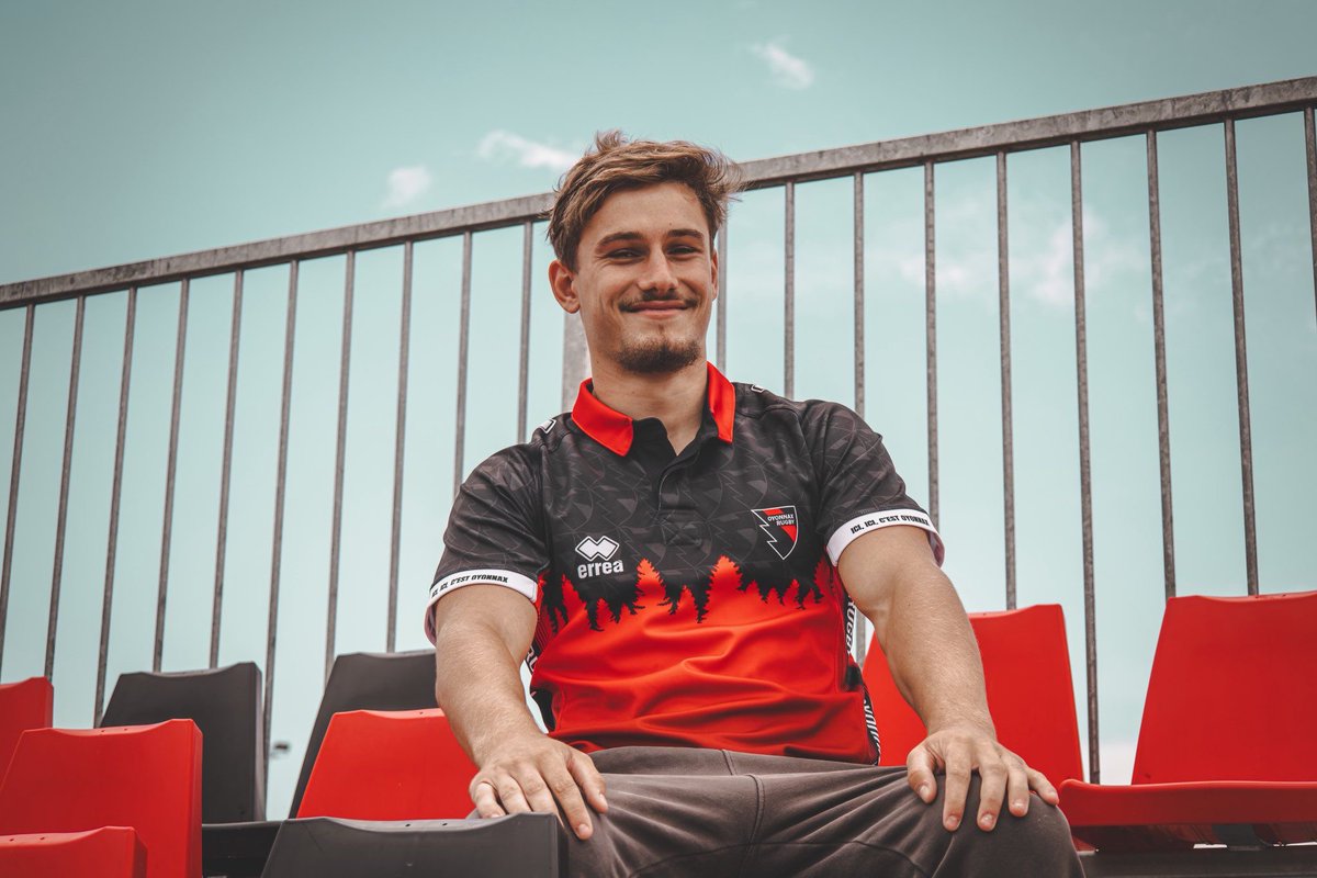 EchodeMayol's tweet photo. 8 essais en 14 matchs et une nouvelle énorme prestation sur la pelouse de Provence vendredi soir. 💥

Son avenir ne doit pas s’écrire ailleurs que sur la rade. 

Louis Morland. 🎩 https://t.co/hQnjh73Qeh