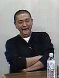 mettyasuki_bot's tweet photo. 子供の頃こうやって笑い堪えるのカッコいいと思ってた https://t.co/v7A1HsBYgD