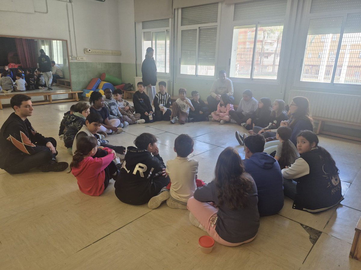 Taller en CEIP TOSCAR sobre comunicación  los beneficios que tiene hacerlo de una manera correcta (3º y 6º primaria)proyecto Mediación intercultural en los ámbitos comunitarios.Vicepresidencia Primera y conselleria de servicios sociales, igualdad y vivienda.