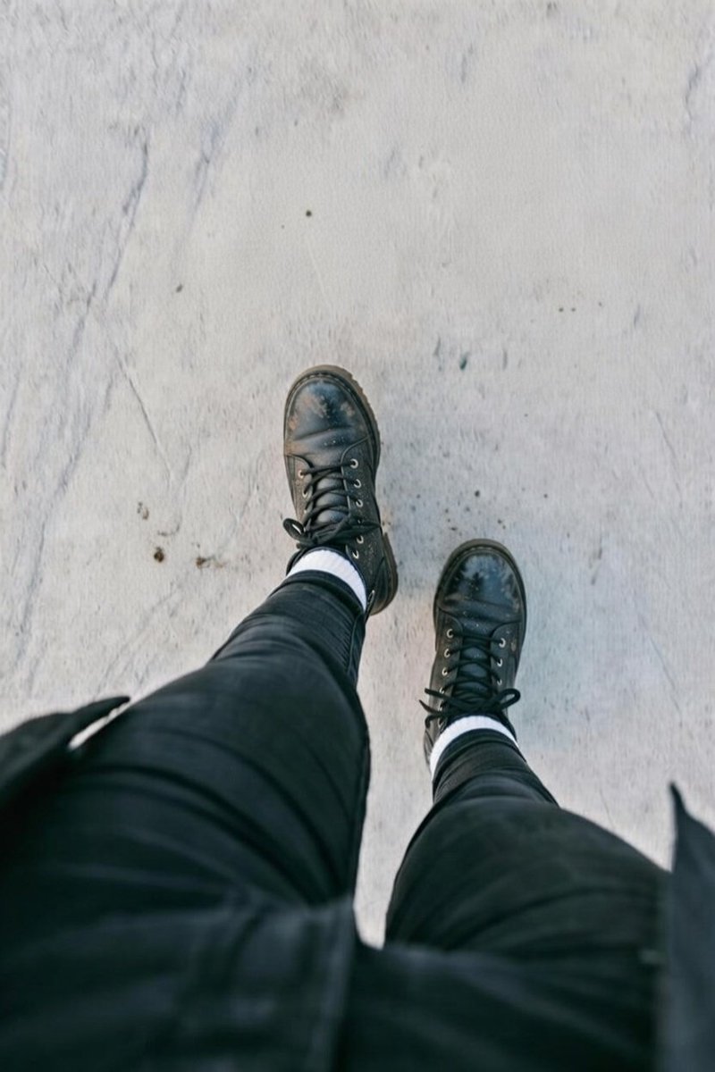 Leck meine Schuhe sauber,  Sklave !

Meine Füße schwitzen so sehr.. das ist dein nächster Job 🥱

paypal.me/hunlilly

Jetzt drück ab Bitch💸

#feetslave 
#findomme #findom #footfetish #feet #paypig #finsub #goddess #humanatm #femdom