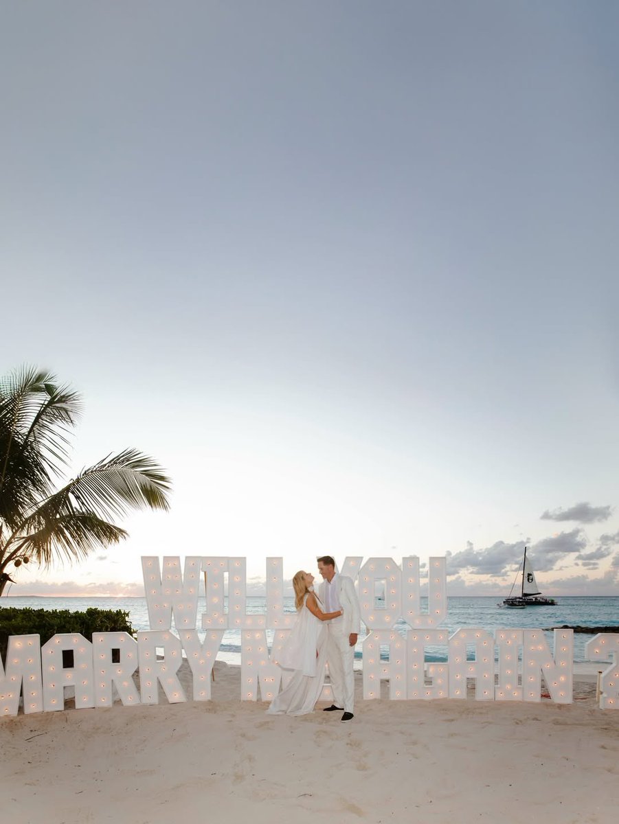 HELLOmagIndia's tweet image. 5 years after the first yes, #CarterReum re-proposed to #ParisHilton on a Turks &amp;amp; Caicos beach, with Phoenix &amp;amp; London beside them &amp;amp; a glowing sign that read, “Will You Marry Me Again?” Read more about Paris's lux pet homes: shorturl.at/R1qEJ #HELLOIndia #HELLOMagazine