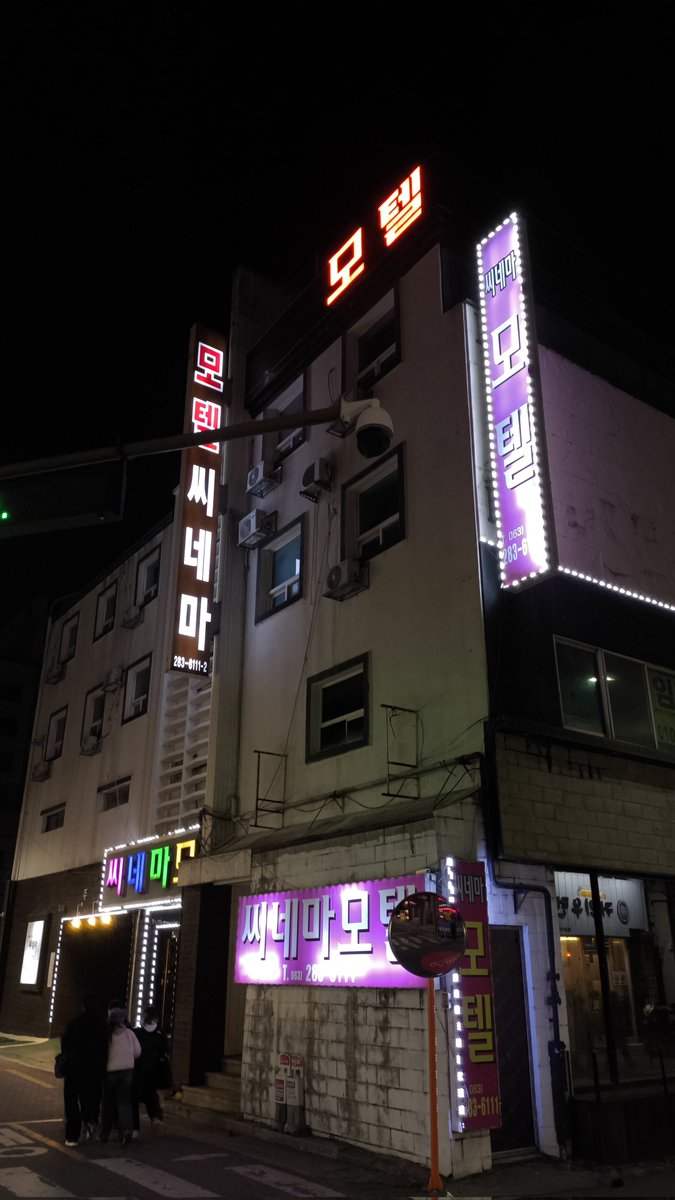 waterindish's tweet photo. 트위터 친구들 실망이야..왜 시라트가 이런 영화라고 말 안 해줬어 맨 레이브 파티 얘기만 하고... https://t.co/soUs3MukVY
