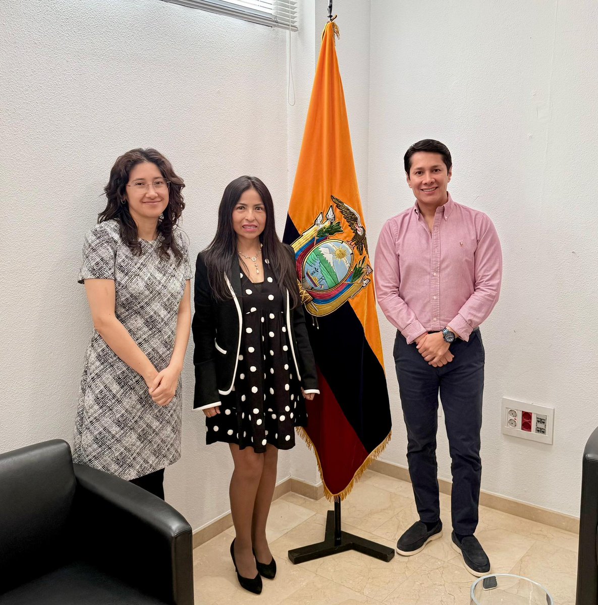 🤝🏻 Grata reunión con la compatriota Cecilia Cruz, Directora de BBVA en Abanilla, Murcia. 

Dialogamos sobre oportunidades de educación y formación financiera dirigidas a la comunidad ecuatoriana.

Seguimos generando alianzas que beneficien a nuestros connacionales.
💛💙❤️