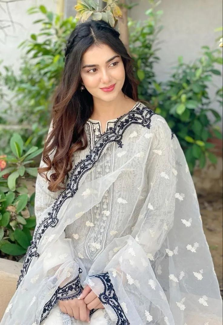 #कुछ_लिखते हैं कुछ चुराते हैं जो भी है बस
हम तो #अपना_हाले_दिल सुनाते  है ..........💕

#शुभ_संध्य_वंदन X मेट्स परिवार 💕 दोस्तों

#राधे_राधे जी 💕