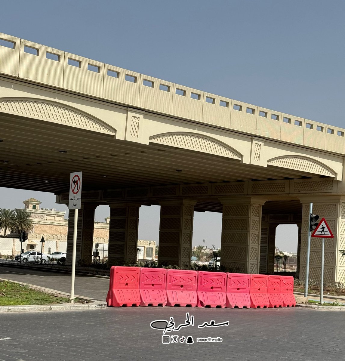 تم التعديل على تشغيل إشارة ( دوار نيسان ) في #المدينة_المنورة وإعادة الحركة المرورية كما كان في السابق ..