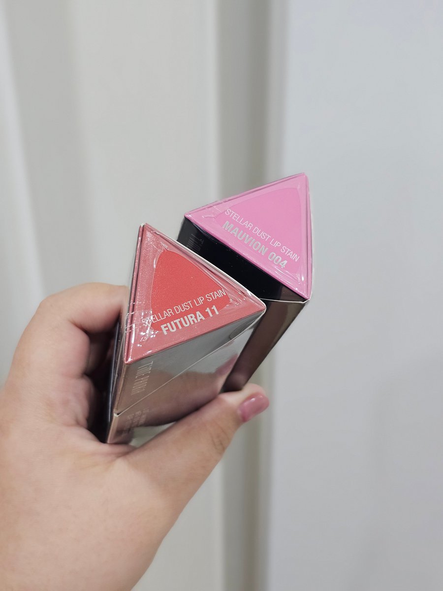 แจกค้าบ รางวัลเดียว 2 แท่ง สีในรูปเลย FUTURA 11 + MAUVION 004 (ของใหม่ ส่งให้ฟรี แบ่งปันความปัง)

👉🏻 กติกา
- รีทวีตนี้
- รีทวีตรีวิวใน reply
- คอมเม้นอิโมจิใดก็ได้สีชมพู
(อย่าตอบติดคนอื่น)
👉🏻 ประกาศผล : อา 22 ก.พ.